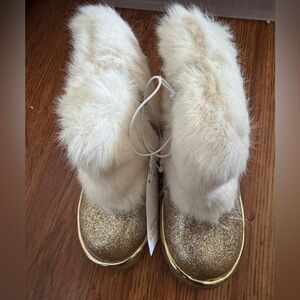 Harper Canyon Glittery Gold Boots with Cream faux Fur